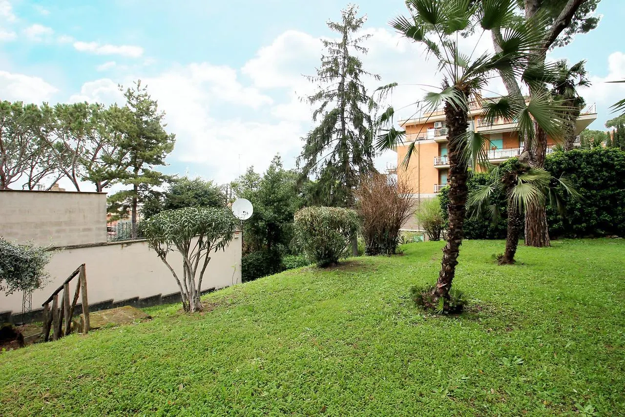 Elegant Terrace Home Near St. Peter Rome Apartment