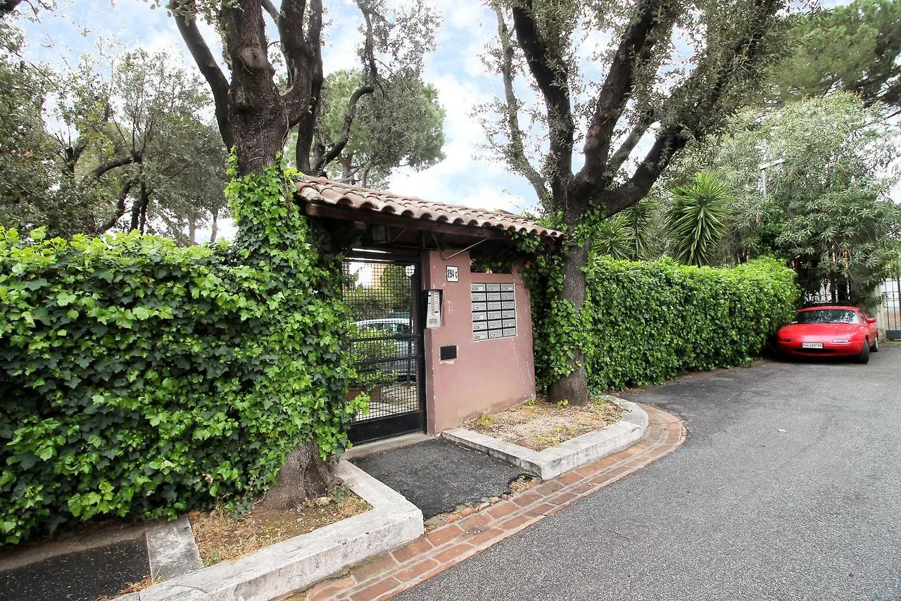 Elegant Terrace Home Near St. Peter Rome